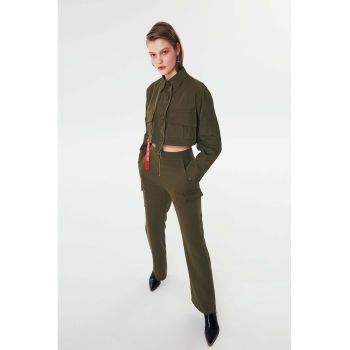 Pantaloni evazati cu talie inalta