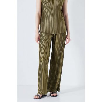 Pantaloni relaxed fit cu pliuri