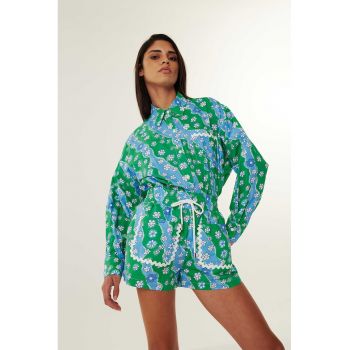 Pantaloni scurti cu snur si model