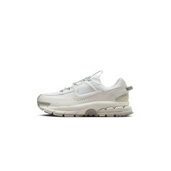 Pantofi sport pentru femei  Zoom Vomero Roam - impermeabili - alb -