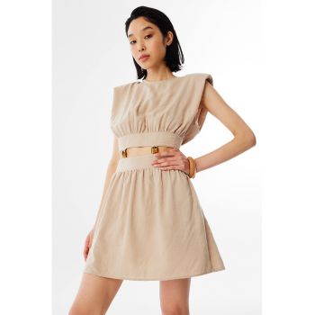 Rochie mini cu umeri intariti