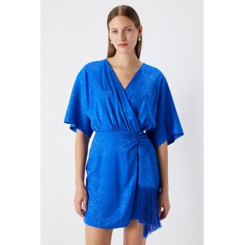 Rochie scurta cu croiala petrecuta