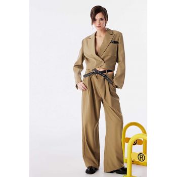 Sacou crop cu nasturi