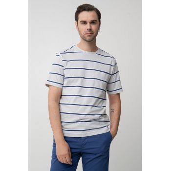 Tricou cu decolteu la baza gatului si imprimeu in dungi