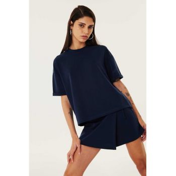 Tricou cu decolteu la baza gatului si model uni