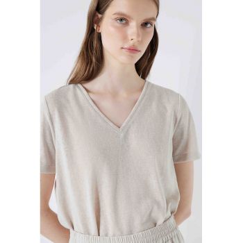 Tricou cu model uni si decolteu in V