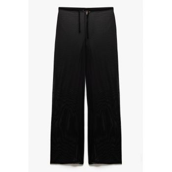 Pantaloni texturati cu snur de ajustare