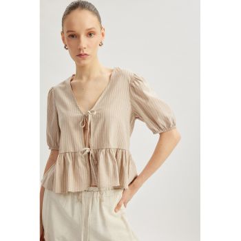 Tricou cu decolteu in V si model in dungi