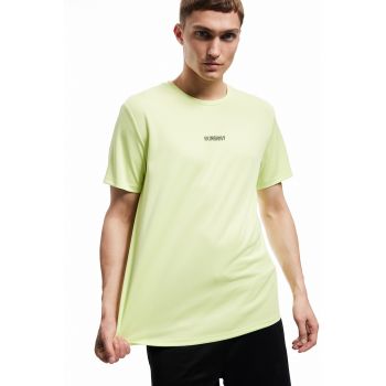 Tricou cu decolteu la baza gatului si imprimeu text