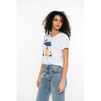 Tricou cu imprimeu si decolteu la baza gatului