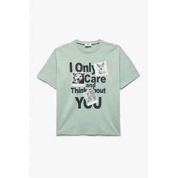 Tricou regular fit cu decolteu la baza gatului