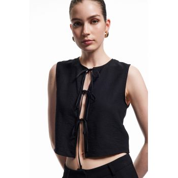 Bluza crop cu prindere cu snururi
