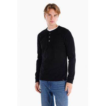 Bluza cu decolteu henley si fenta cu nasturi