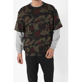 Bluza sport cu imprimeu camuflaj si maneci contrastante