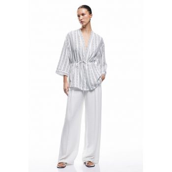 Kimono cu prindere cu cordon si model in dungi
