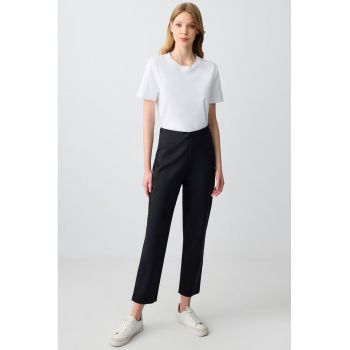 Pantaloni crop conici