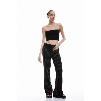 Pantaloni cu croiala ampla si model in dungi