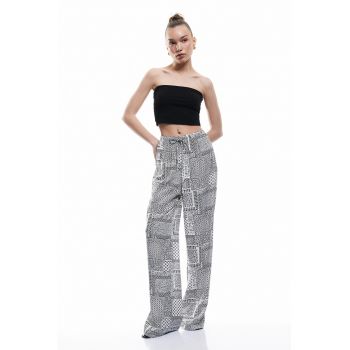 Pantaloni cu croiala ampla si model paisley