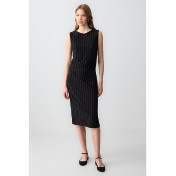 Rochie cambrata cu dungi
