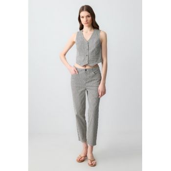 Pantaloni crop conici