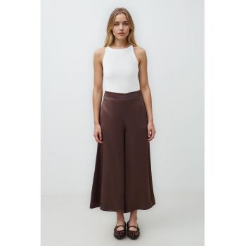 Pantaloni crop cu croiala ampla