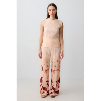 Pantaloni cu croiala ampla si imprimeu floral