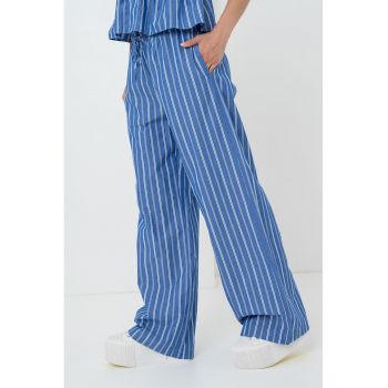 Pantaloni din amestec de bumbac organic cu croiala ampla si dungi