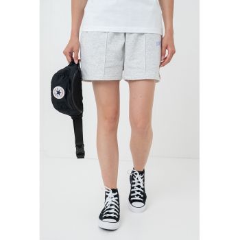 Pantaloni scurti cu talie inalta si logo brodat