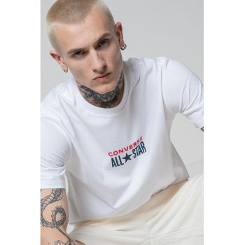 Tricou cu decolteu la baza gatului si logo
