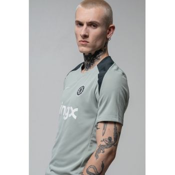 Tricou cu Dri Fit si decolteu la baza gatului pentru fotbal