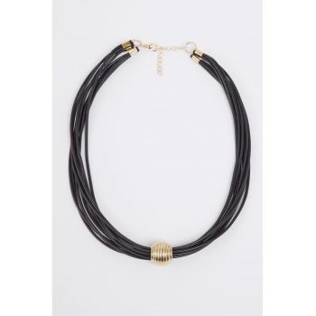 Colier de piele cu siraguri multiple si element masiv
