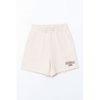 Pantaloni scurti cu model uni si talie elastica