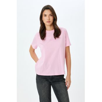 Tricou cu decolteu la baza gatului