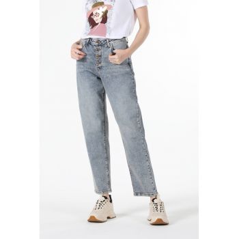 Blugi mom-fit cu nasturi