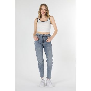 Blugi mom-fit cu talie inalta