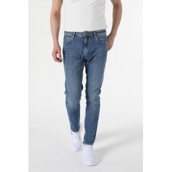 Blugi slim fit cu talie medie