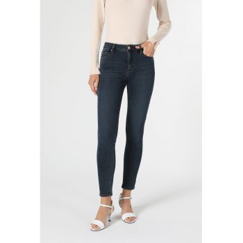 Blugi slim fit cu talie medie