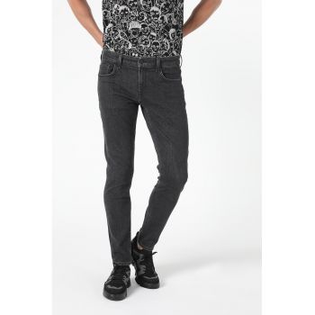 Blugi slim fit cu talie medie
