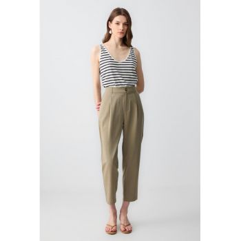 Pantaloni crop cu buzunare laterale