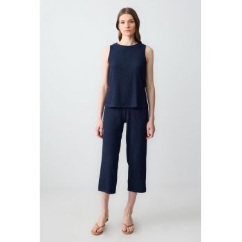 Pantaloni crop cu model uni