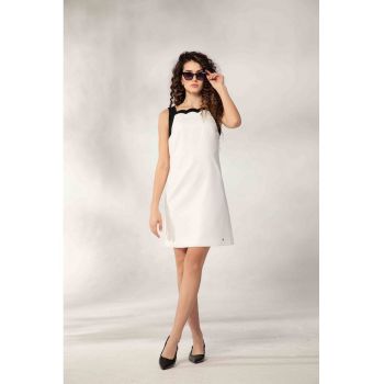 Rochie in A cu decolteu valurit - Alb