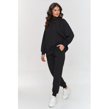Set de pantaloni sport si bluzon cu guler inalt -