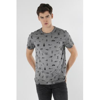Tricou cu decolteu la baza gatului si imprimeu
