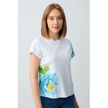 Tricou cu decolteu la baza gatului si imprimeu floral