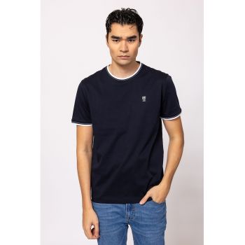 Tricou cu decolteu la baza gatului si logo discret Milson