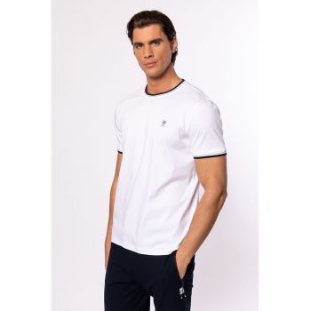 Tricou cu decolteu la baza gatului si logo discret Milson