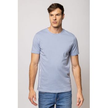 Tricou cu decolteu la baza gatului si model uni Means