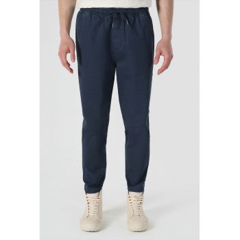 Pantaloni cu talie medie si snur
