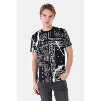 Tricou cu decolteu la baza gatului si imprimeu