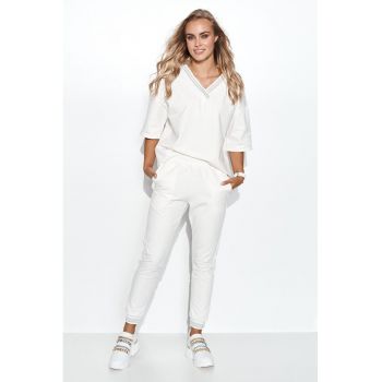 Set cu tricou cu decolteu in V si pantaloni de trening -